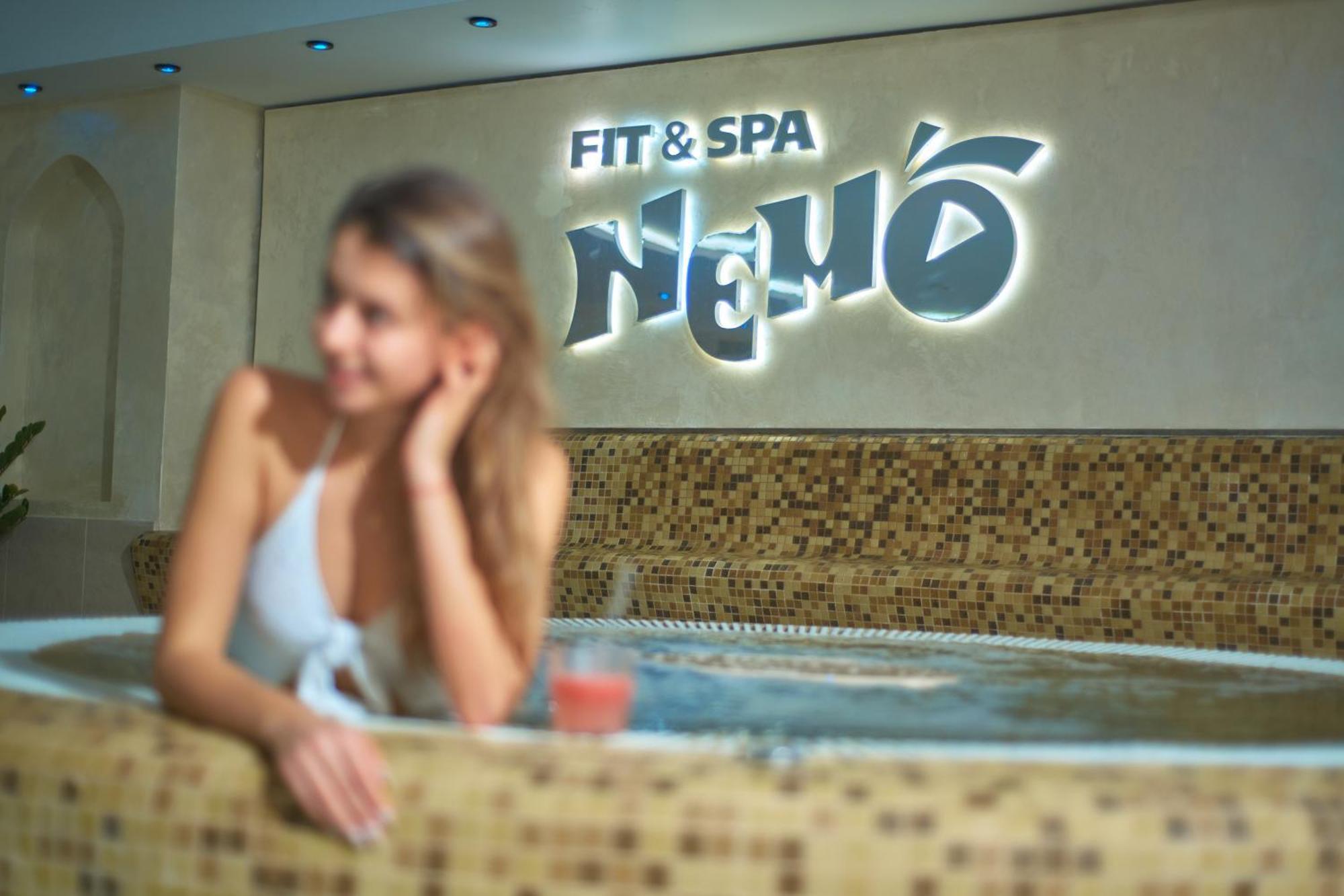 Hotel & Spa Nemo With Dolphins Kharkiv Eksteriør bilde